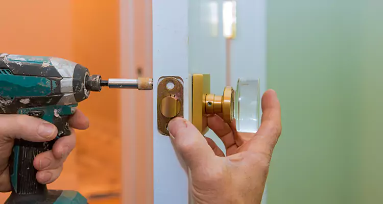 Broken Door Knob Fix in Clearwater, FL